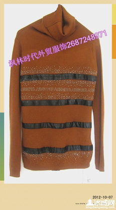 ### 不是只有正價(jià)代購，幕后精工的另一種遇見\n何謂“外貿(mào)尾單”？它們在位于國內(nèi)頂級(jí)代工廠生產(chǎn)上線時(shí)刻產(chǎn)出的最扎實(shí)版次服裝——國際品牌對(duì)標(biāo)合同后的完美成列，同樣的技術(shù)、圖紙、甚至稍溢出的一些余量毛料的補(bǔ)單最后，正因?yàn)槟┒宋⒖潭蓉洆?jù)不上市形象投入 ——而這些微小不被柜臺(tái)官審核通過的部分終于從那條筆格式差路岔過來，真正掛向了普通淘寶之外的良坊工匠人手中。